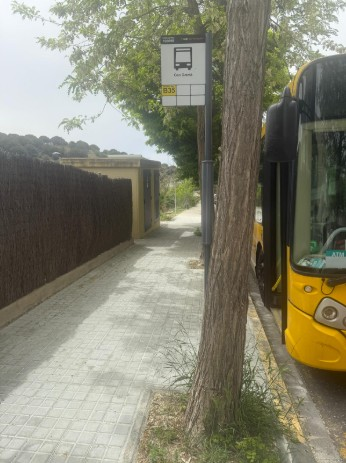 Imatge pels mitjans: Posar ombra al banc de la parada de bus Visoren