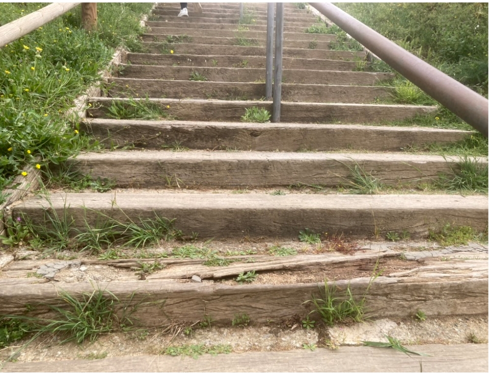 Imatge pels mitjans: Arreglar les escales del parc de les 3 bessones